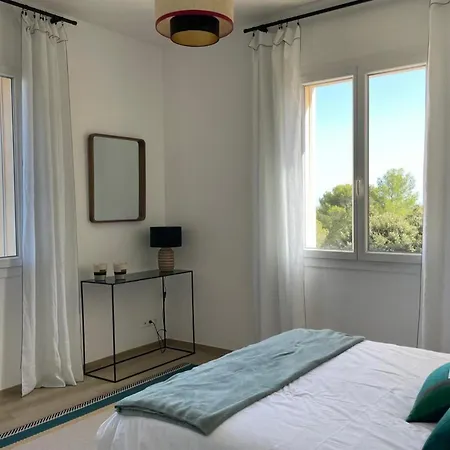 For 6 With Terrace 100 M From The Sea Apartman *